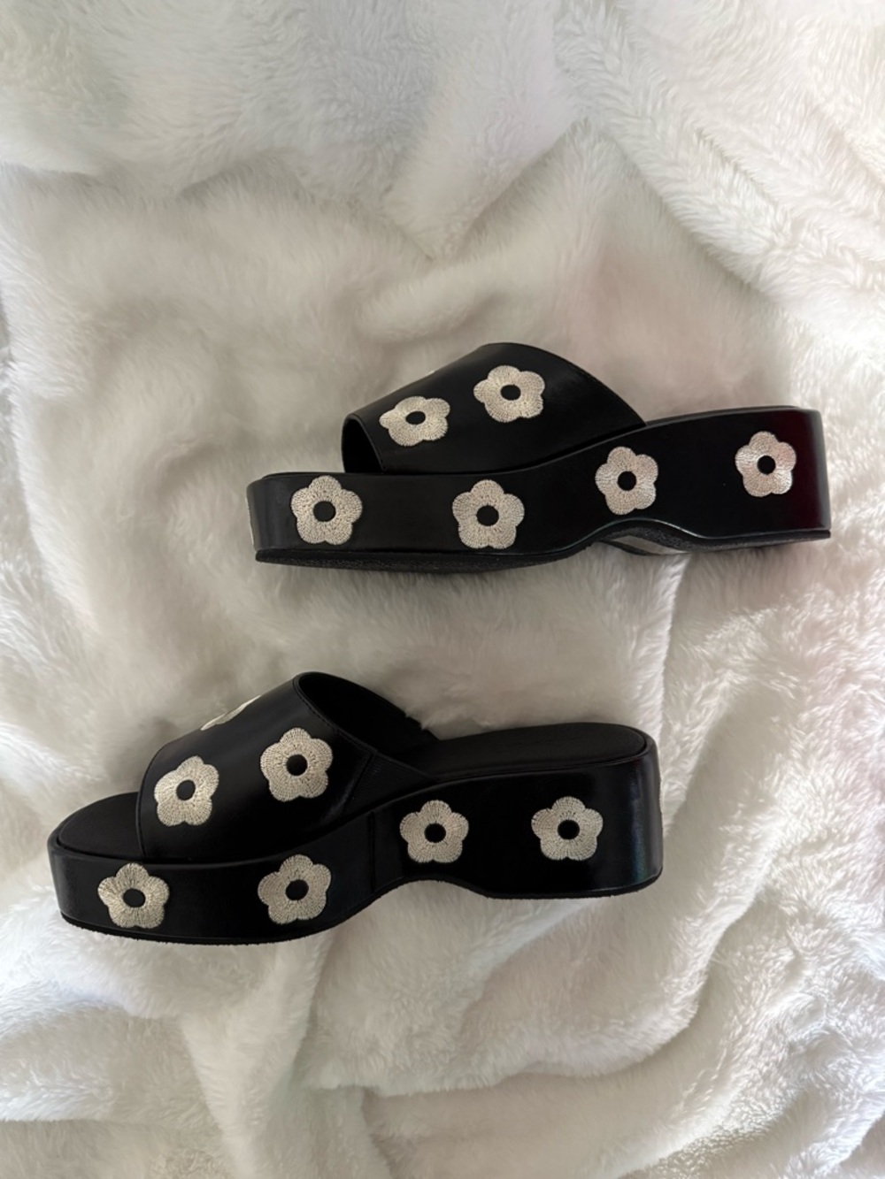 Lisa Says Gah Black Dakota Platform Clogs - Picture 5 of 8